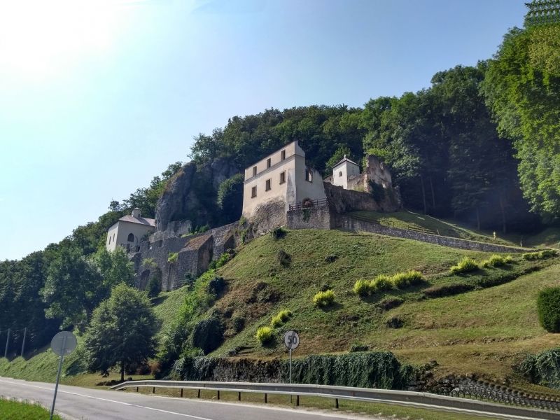 Skalka nad Váhom - Veľká Skalka – kláštor - hlavná fotka