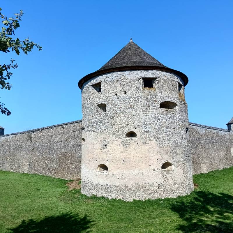 Pevnosť Bzovík